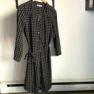 Black and white pattern dress with tie